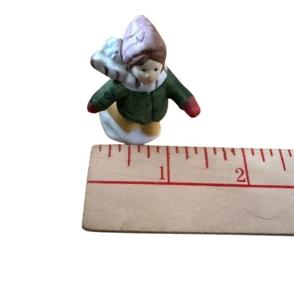 Lemax Christmas Village Figurine Girl Green Coat Red Mittens‎ Scarf 2in